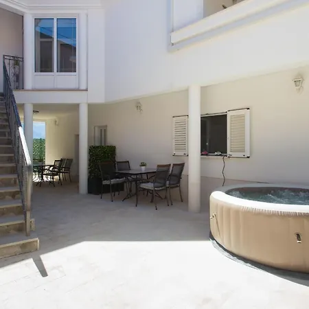 Beautiful In Podgrade With Jacuzzi