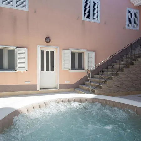 Apartment Beautiful In Podgrade With Jacuzzi Slime