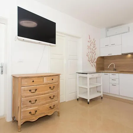 Beautiful In Podgrade With Jacuzzi Apartment *