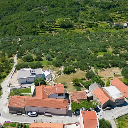 Beautiful In Podgrade With Jacuzzi Apartment