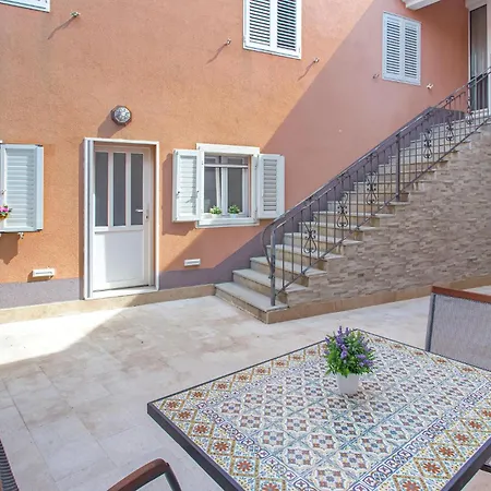 Beautiful In Podgrade With Jacuzzi Apartment